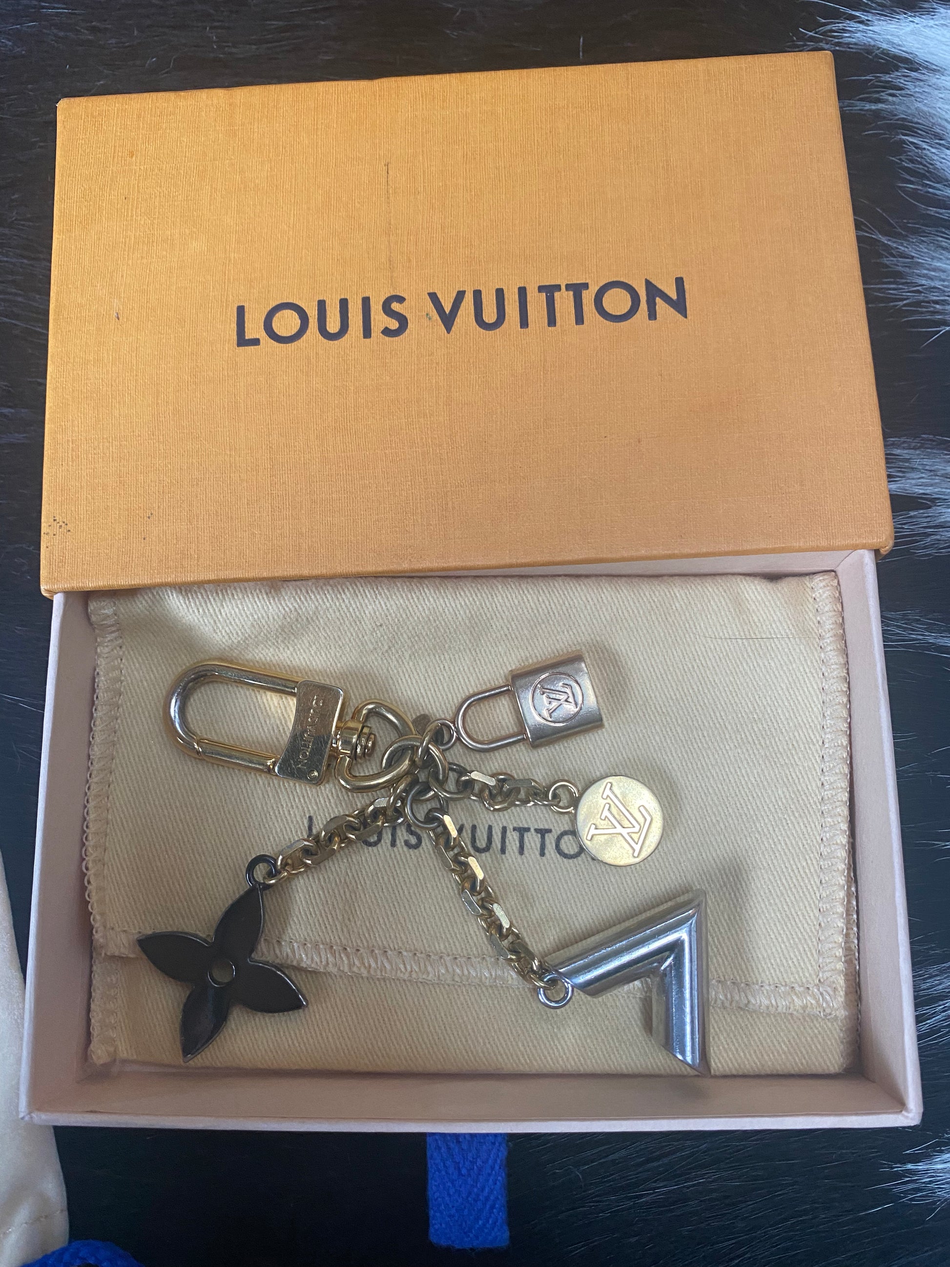 Preloved Louis Vuitton Charm Key Ring Gold/Silver Metal 081023 $30 OFF –  KimmieBBags LLC